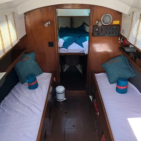 ספינת מלון Boat & Bed ברוז'