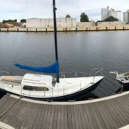 Boat & Bed *